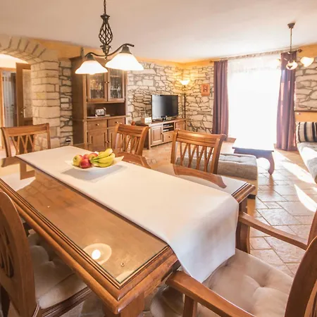 בית נופש Mendula, A Pet Friendly Rustic Haven Surrounded By Nature Šumber