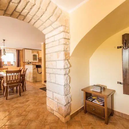 בית נופש Mendula, A Pet Friendly Rustic Haven Surrounded By Nature *