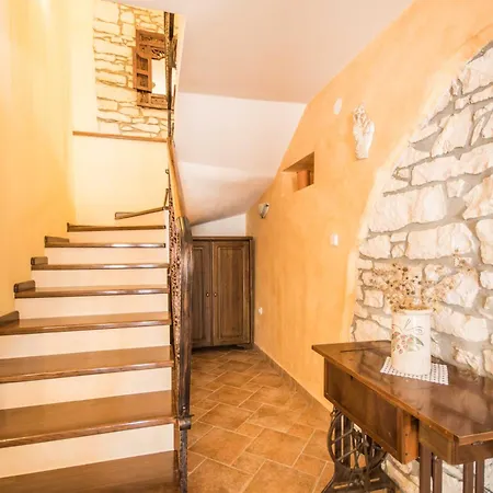 בית נופש Mendula, A Pet Friendly Rustic Haven Surrounded By Nature Šumber