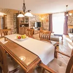 Prázdninový dům Mendula, A Pet Friendly Rustic Haven Surrounded By Nature Šumber