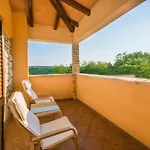Prázdninový dům Mendula, A Pet Friendly Rustic Haven Surrounded By Nature Šumber