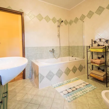 Mendula, A Pet Friendly Rustic Haven Surrounded By Nature Ferienhaus *