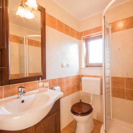 Vakantiehuis Mendula, A Pet Friendly Rustic Haven Surrounded By Nature