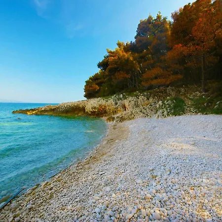 Vakantiehuis Mendula, A Pet Friendly Rustic Haven Surrounded By Nature Šumber