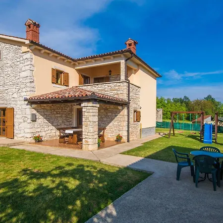 Mendula, A Pet Friendly Rustic Haven Surrounded By Nature Ferienhaus