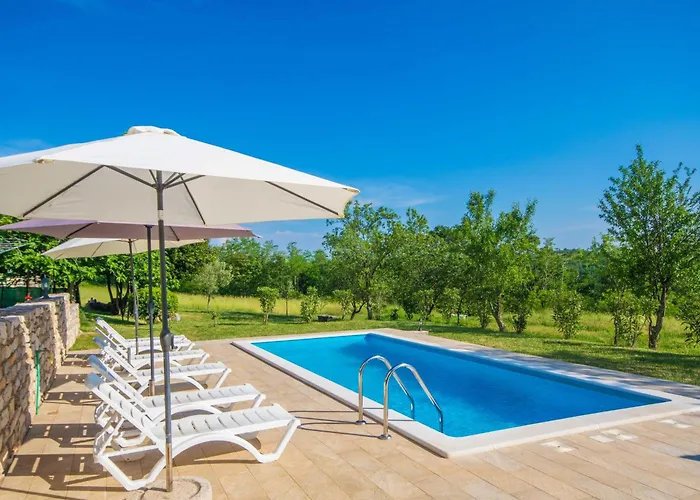 Vakantiehuis Mendula, A Pet Friendly Rustic Haven Surrounded By Nature