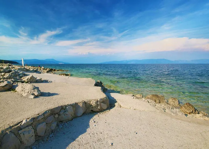 Vakantiehuis Mendula, A Pet Friendly Rustic Haven Surrounded By Nature Šumber